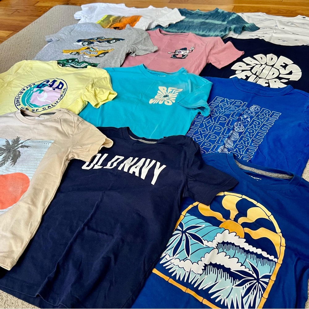 Lot of 12 tshirts